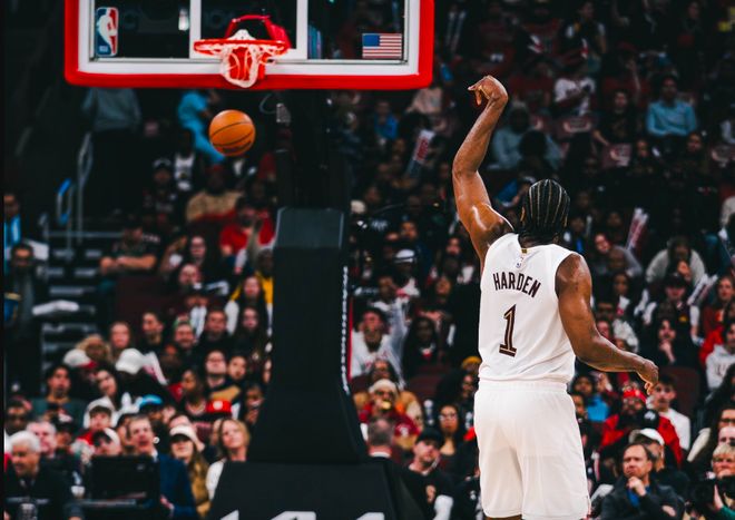 哈登14助攻引领骑士大胜爵士 莫布里米切尔合砍