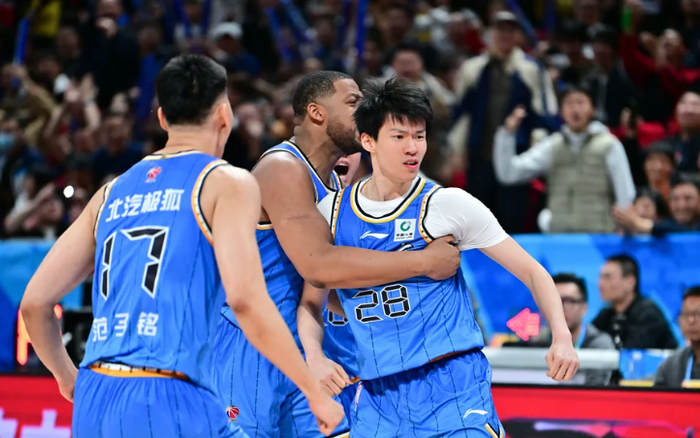 张鹏珲绝杀救主！北京男篮年轻球员首获重用机