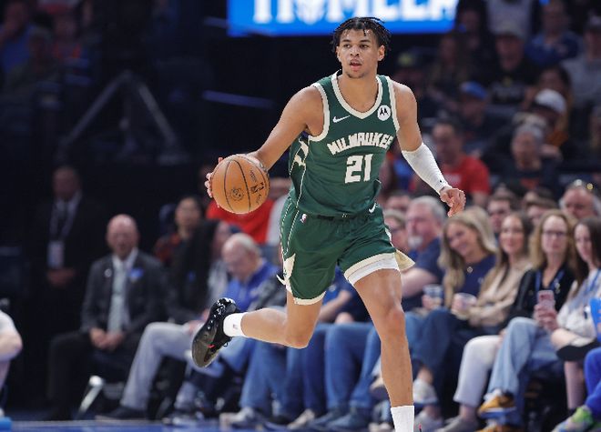 火箭双杀雄鹿终结13连败 雄鹿残阵惨败字母哥缺