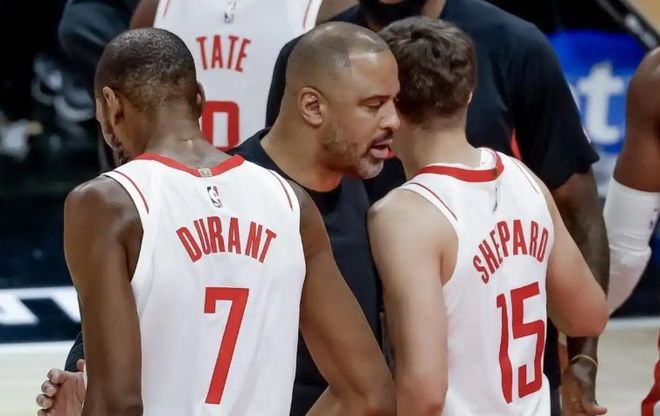 火箭双杀雄鹿终结13连败 雄鹿残阵惨败字母哥缺