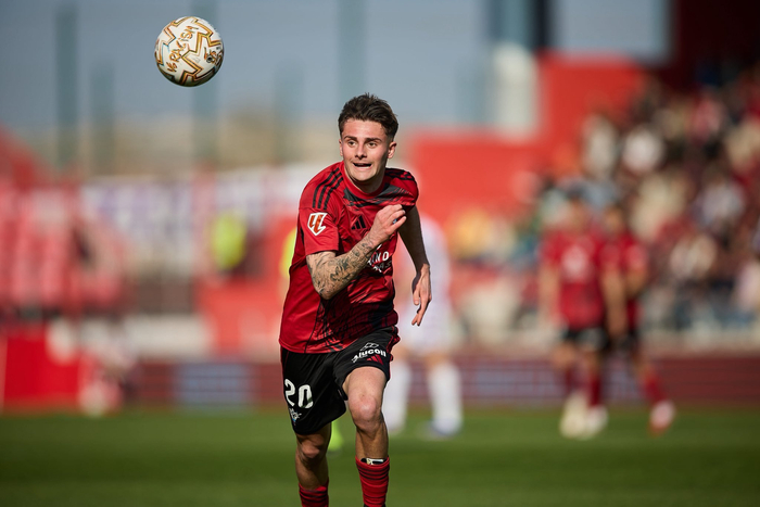 米兰外租小将希亚首发出场68分钟助米兰德斯力克