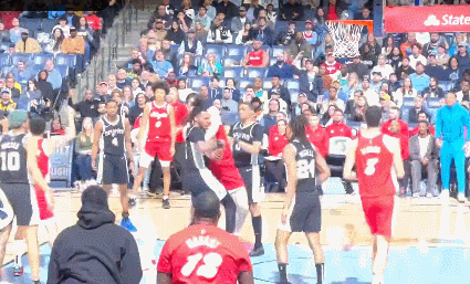 前弟子赛场争抢地板球冲突 赫尔利称狼群力量引