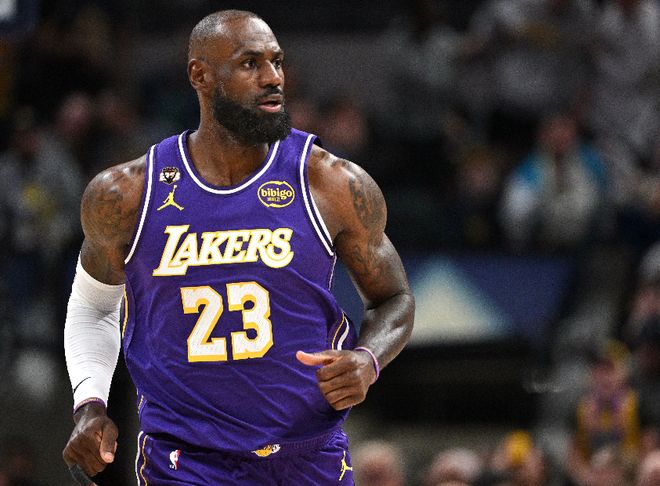 湖人客场惨败独行侠 防守漏洞暴露战术失误