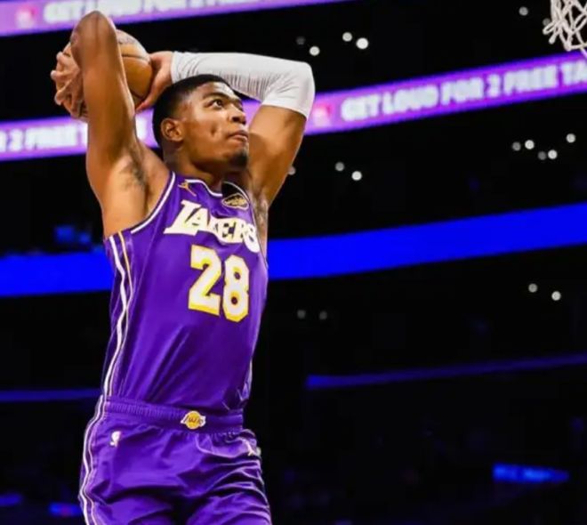 湖人客场惨败独行侠 防守漏洞暴露战术失误