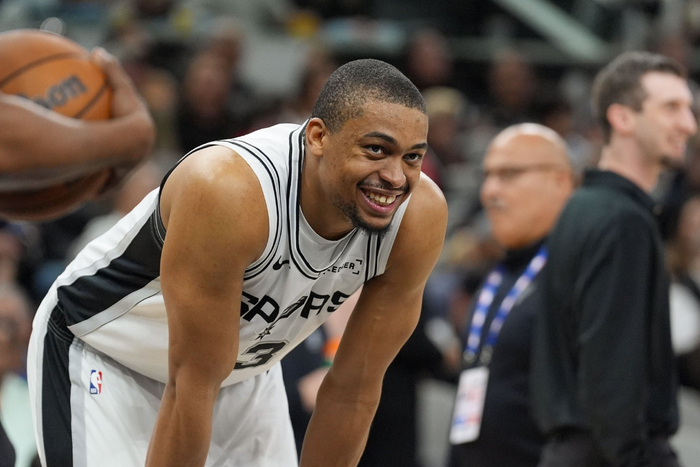 马刺双星闪耀送步行者16连败 文班亚马防守统治