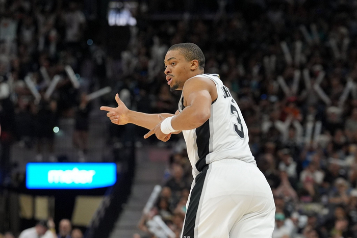 马刺双星闪耀送步行者16连败 文班亚马防守统治